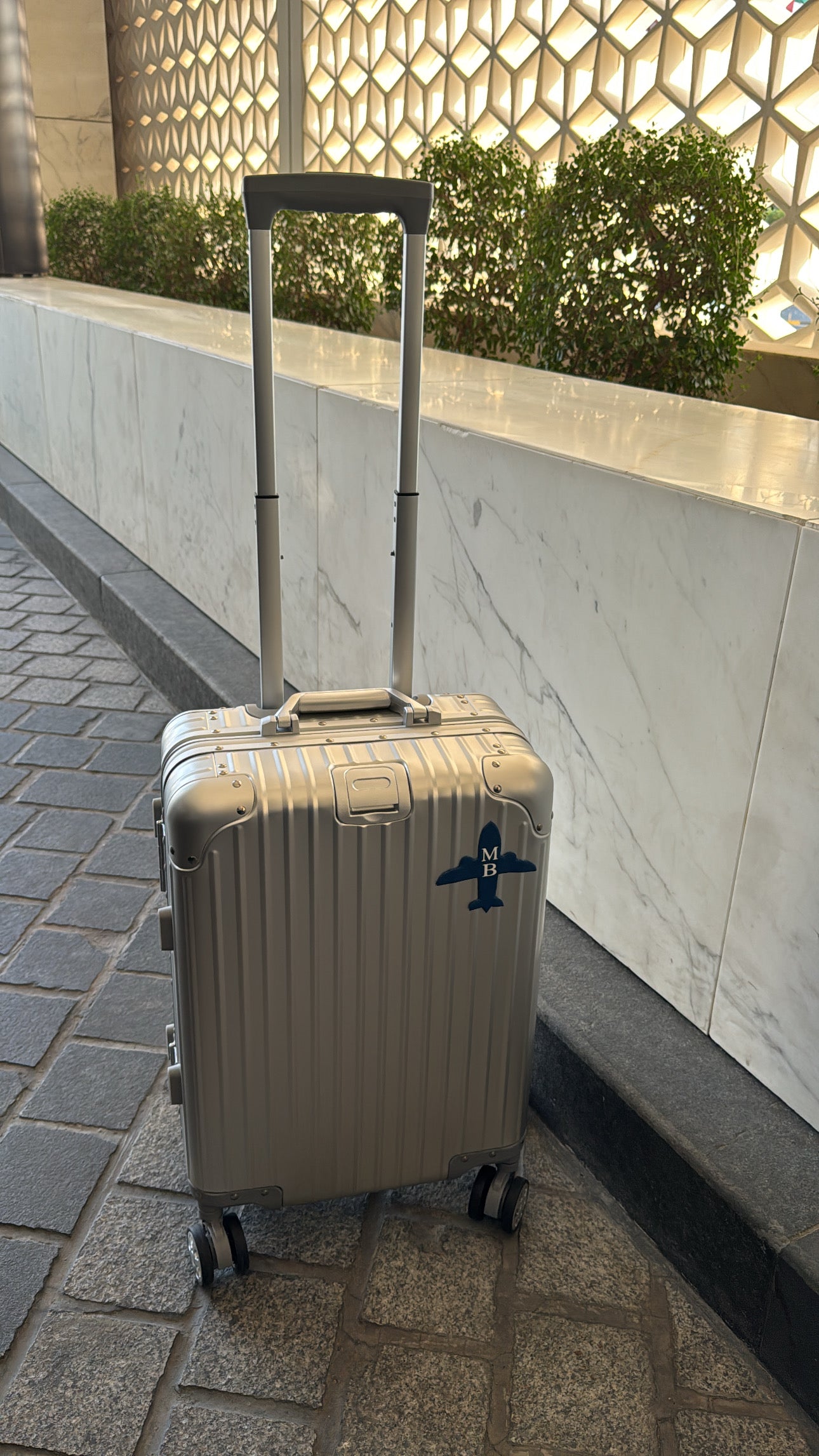 Silver trolly خارج الكويت إرسال لينك شحن 20KD